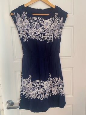 Redherring Size 6 Navy Midi Dress with Gathered Waist White Floral Accents